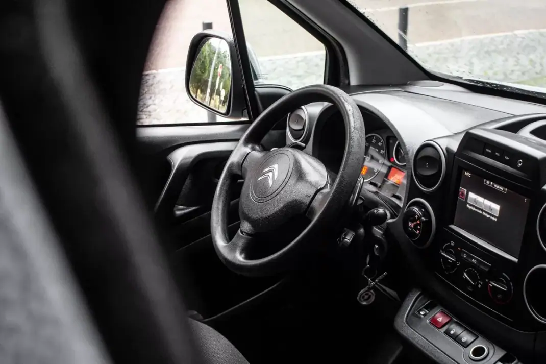 Citroën BERLINGO VAN XL 1.5 BLUE HDI 3 LUGARES 2018 - 13750 EUR, 221395 km - AUTO.MOTO.pt - 221395km - foto 27 de 35