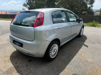 Fiat Grande Punto 2007 - 3990 EUR, 138000 km - AUTO.MOTO.pt - 138000km - foto 4 de 22