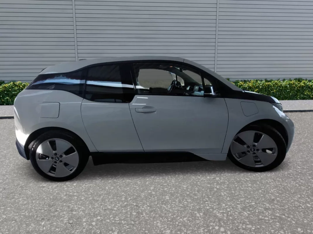 BMW i3 2016 - 13990 EUR, 180000 km - AUTO.MOTO.pt - 180000km - foto 5 de 9