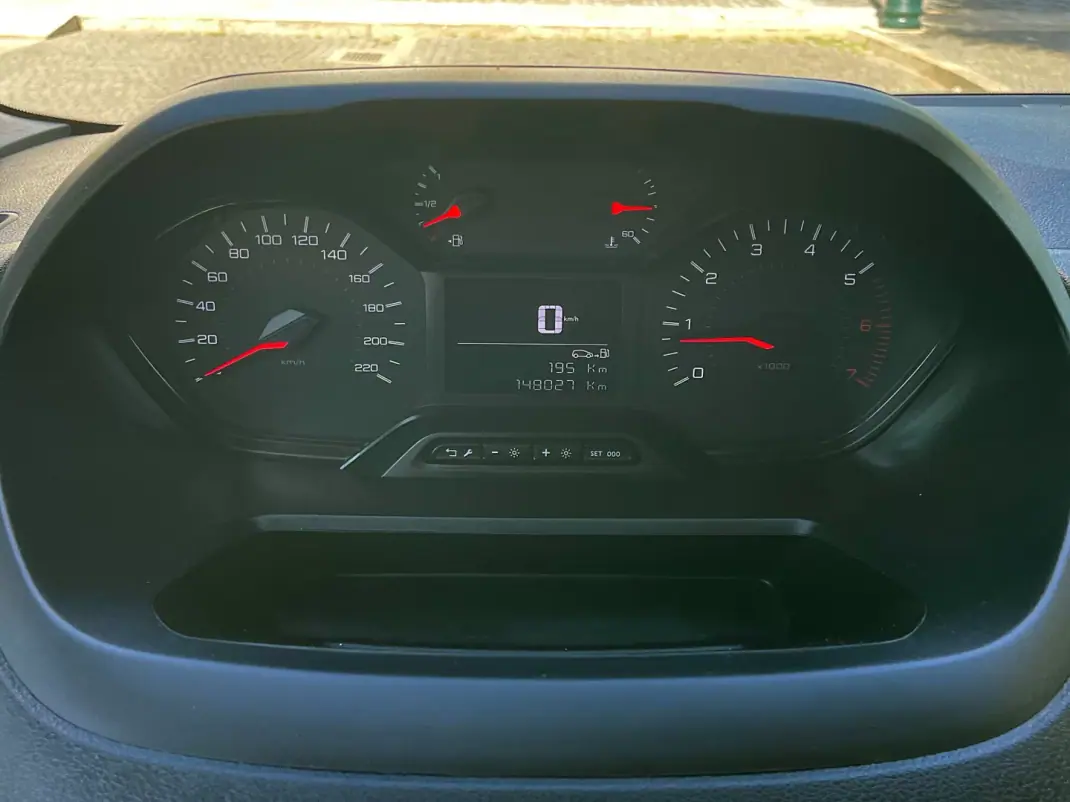Peugeot Partner 2021 - 11400 EUR, 148000 km - 148000km - foto 31 de 32