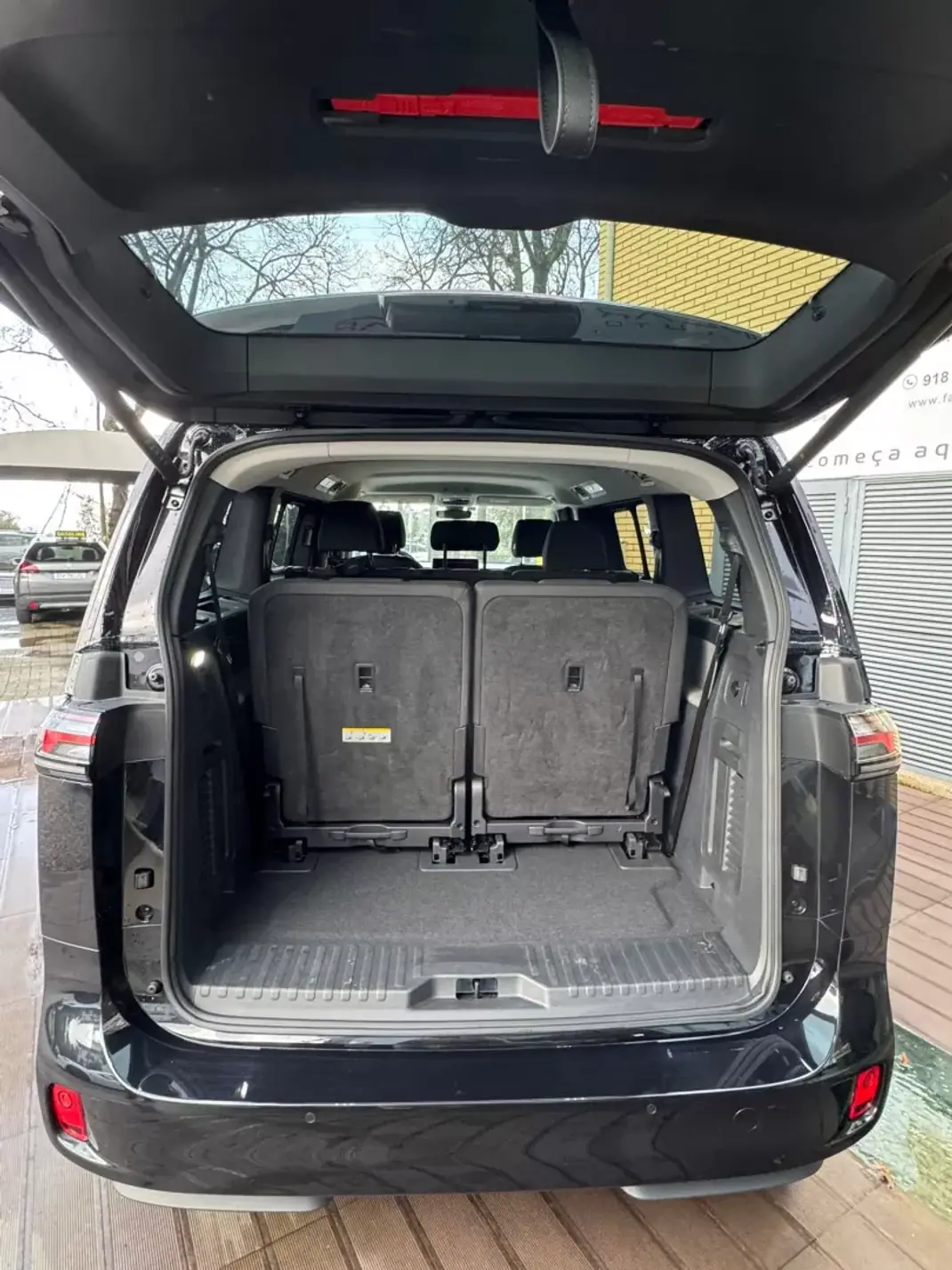 Volkswagen ID.Buzz 2025 - 59700 EUR, 15500 km - AUTO.MOTO.pt - 15500km - foto 7 de 14