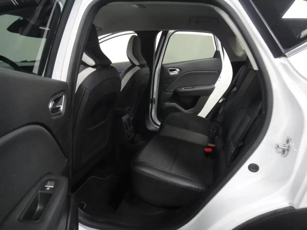 Renault Captur 2020 - 16500 EUR, 76000 km - AUTO.MOTO.pt - 76000km - foto 16 de 23