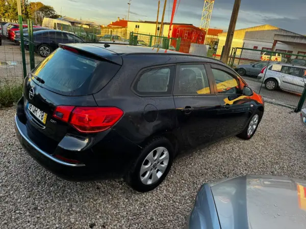 Opel Astra Sports Tourer 2015 - 8999 EUR, 276000 km - AUTO.MOTO.pt - 276000km - foto 3 de 8