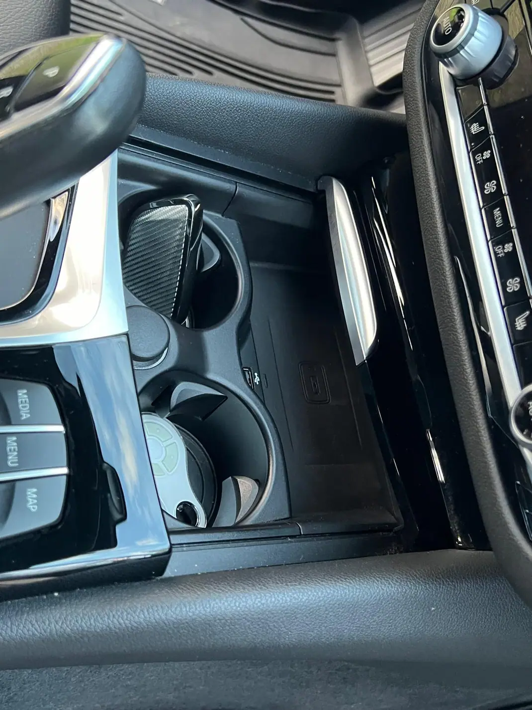 BMW 520 2018 - 26300 EUR, 85000 km - AUTO.MOTO.pt - 85000km - foto 7 de 9