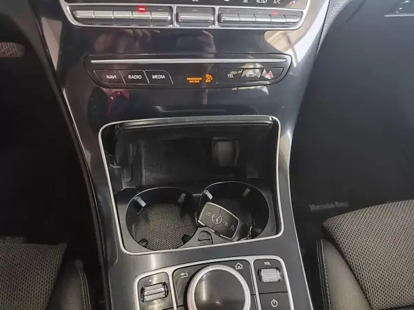 Mercedes-Benz C 300 2020 - 25750 EUR, 107000 km - AUTO.MOTO.pt - 107000km - foto 38 de 42