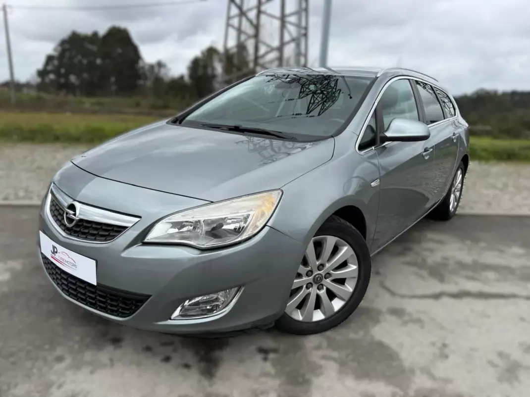 Opel Astra Sports Tourer 2011 - 7490 EUR, 175851 km - AUTO.MOTO.pt - 175851km - foto 1 de 21