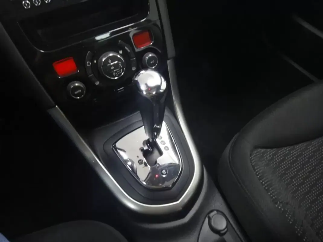 Peugeot 308 2012 - 7250 EUR, 172520 km - AUTO.MOTO.pt - 172520km - foto 48 de 50