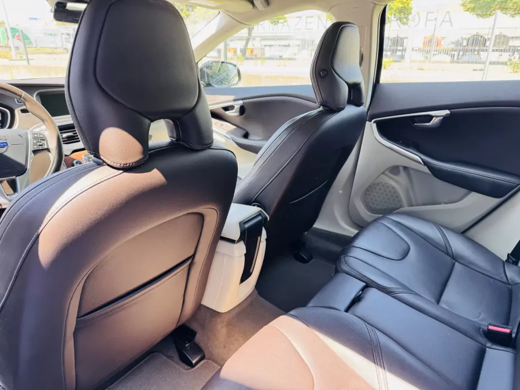 Volvo V40 Cross Country 2014 - 11500 EUR, 193000 km - 193000km - foto 14 de 18