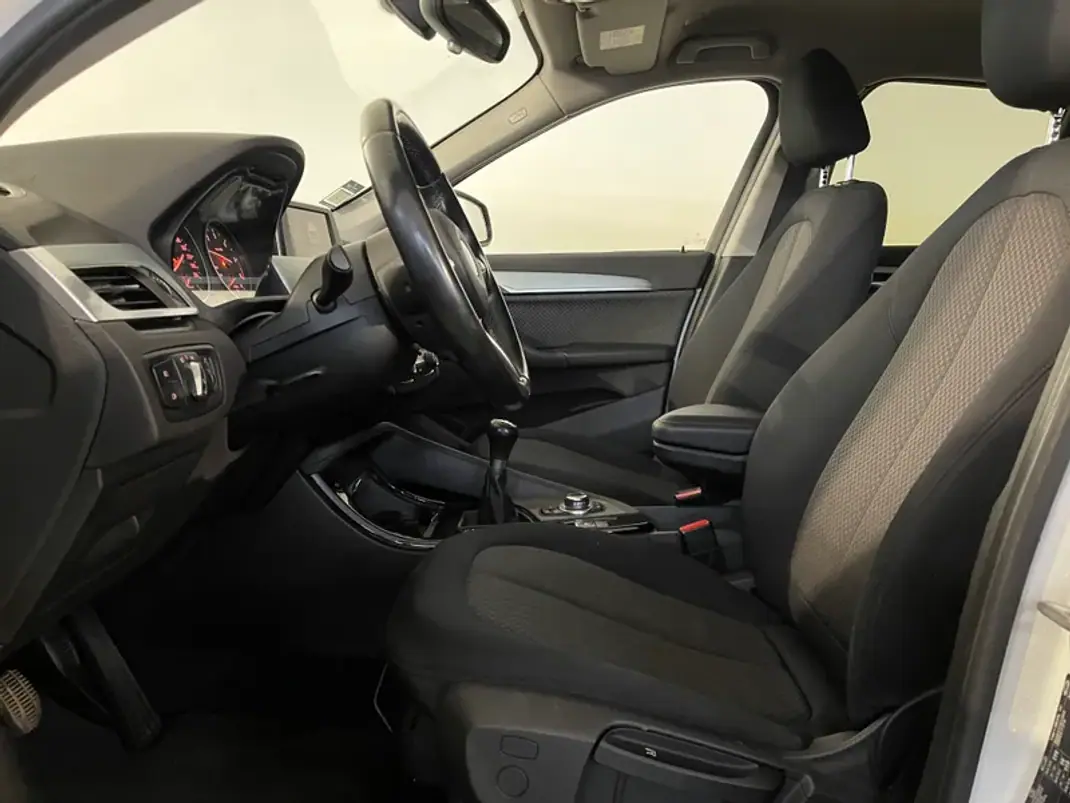 BMW X1 2016 - 18900 EUR, 134000 km - AUTO.MOTO.pt - 134000km - foto 17 de 31