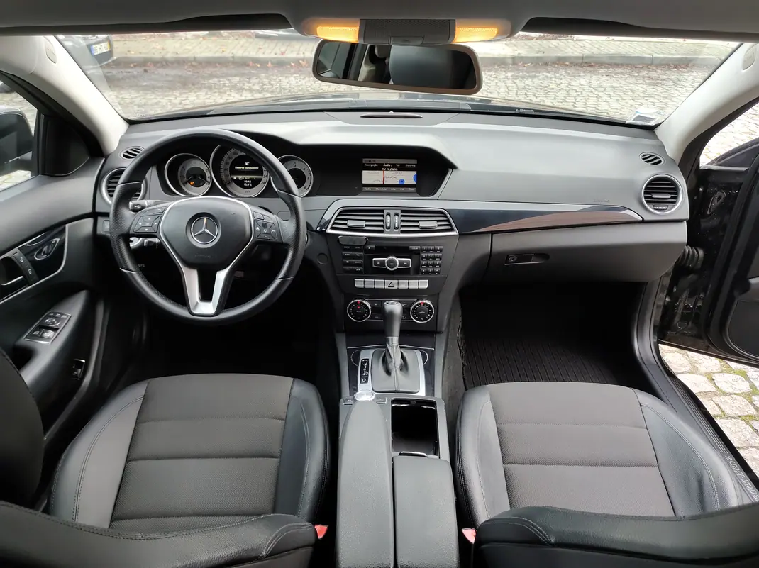 Mercedes-Benz C 220 2012 - 14900 EUR, 222999 km - AUTO.MOTO.pt - 222999km - foto 12 de 15