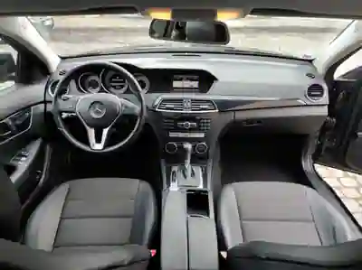 Mercedes-Benz C 220 2012 - 14900 EUR, 222999 km - AUTO.MOTO.pt - 222999km - foto 12 de 15