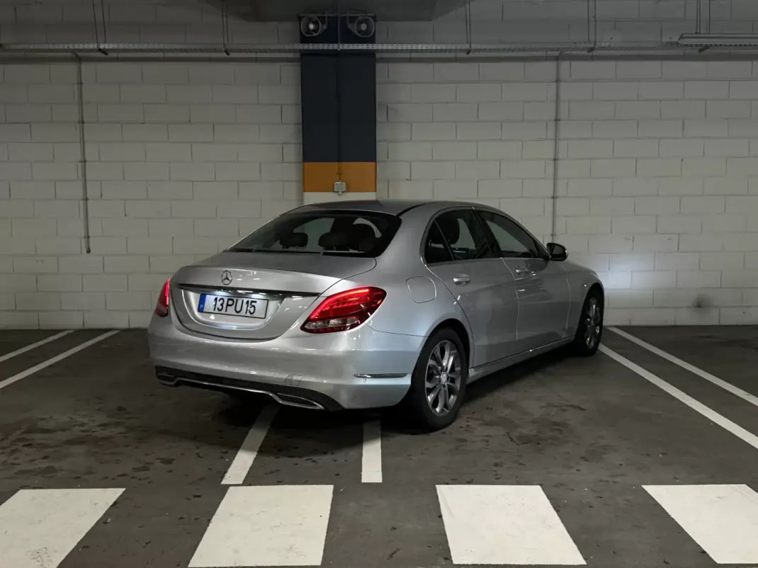Mercedes-Benz C 180 2015 - 12000 EUR, 280000 km - AUTO.MOTO.pt - 280000km - foto 4 de 9