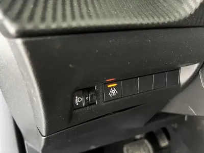 Peugeot e-2008 2022 - 21600 EUR, 30171 km - AUTO.MOTO.pt - 30171km - foto 21 de 24