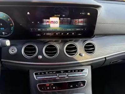 Mercedes-Benz E 300 2020 - 32899 EUR, 142500 km - AUTO.MOTO.pt - 142500km - foto 25 de 33