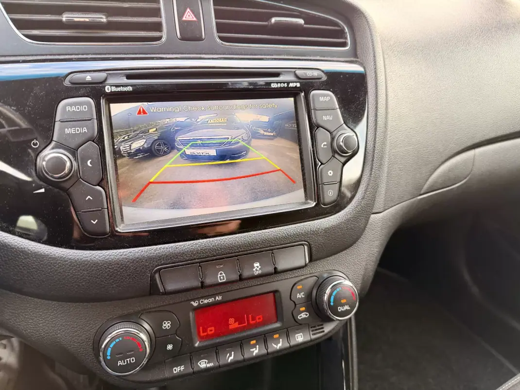Kia Ceed 2015 - 11490 EUR, 210548 km - AUTO.MOTO.pt - 210548km - foto 6 de 11