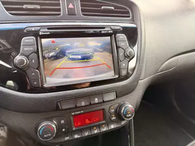 Kia Ceed 2015 - 11490 EUR, 210548 km - AUTO.MOTO.pt - 210548km - foto 6 de 11