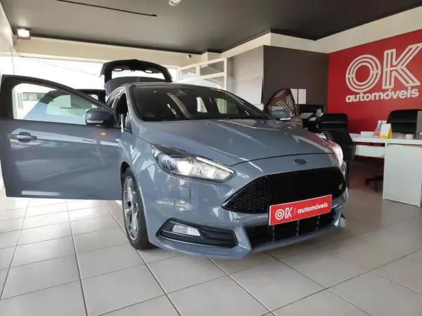 Ford Focus 2015 - 20500 EUR, 125550 km - AUTO.MOTO.pt - 125550km - foto 20 de 40