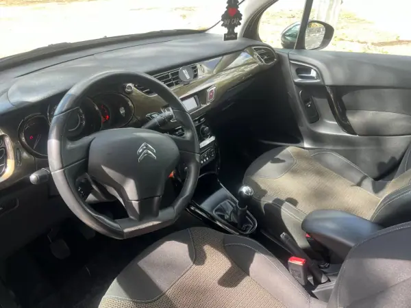Citroën C3 2012 - 6650 EUR, 127000 km - 127000km - foto 52 de 55