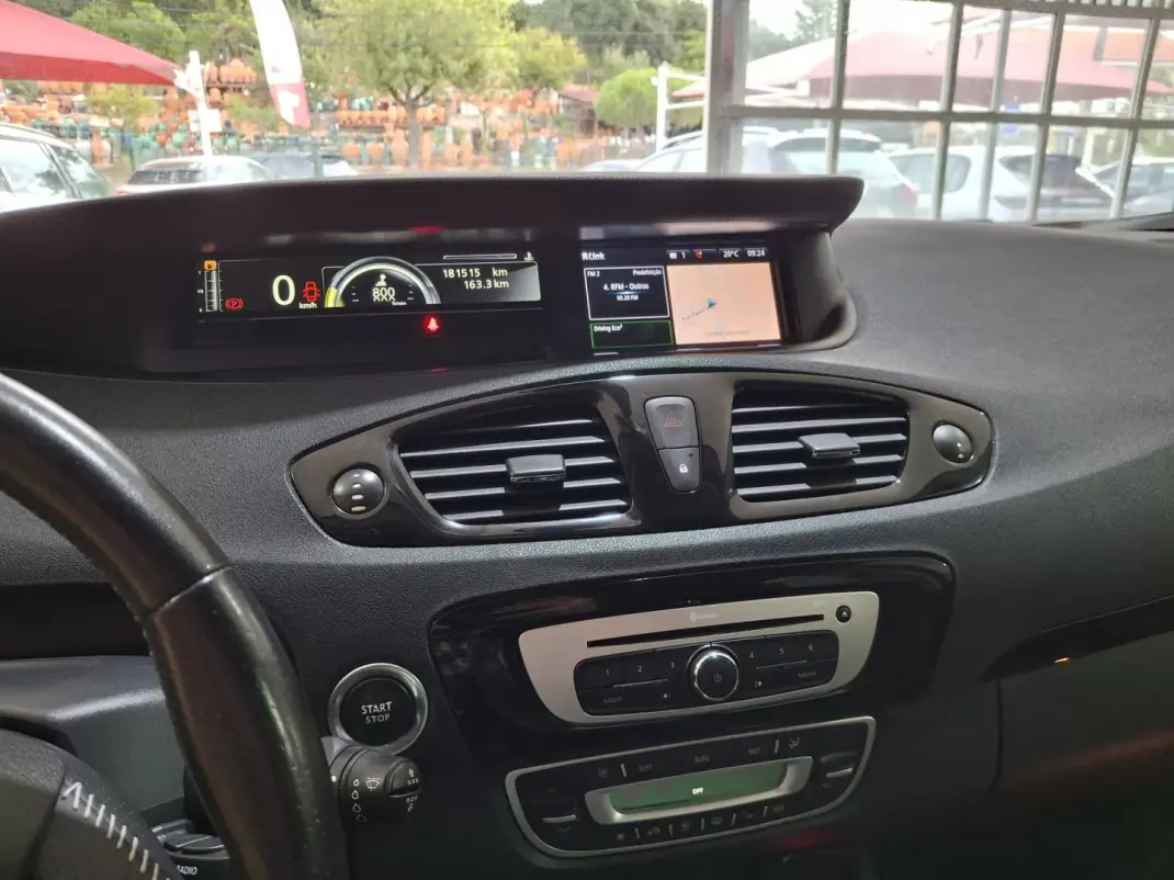 Renault Grand Scénic 2015 - 10980 EUR, 179000 km - AUTO.MOTO.pt - 179000km - foto 13 de 19
