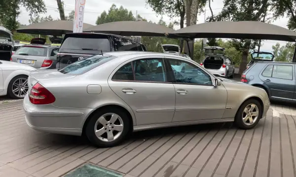 Mercedes-Benz E 270 2002 - 9250 EUR, 299650 km - AUTO.MOTO.pt - 299650km - foto 4 de 20
