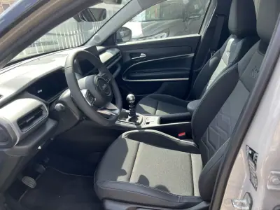 Jeep Avenger 2025 - 24990 EUR, 7270 km - AUTO.MOTO.pt - 7270km - foto 8 de 17