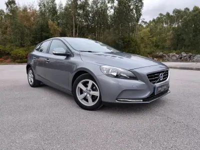 Volvo V40 2014 - 9900 EUR, 177500 km - AUTO.MOTO.pt - 177500km - foto 2 de 19