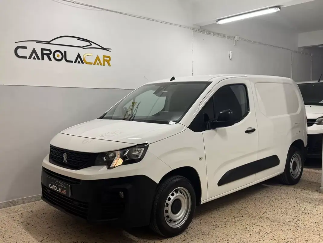 Peugeot Partner 1.6 HDI 100cv 3 Lug 2019 - 13950 EUR, 100000 km - AUTO.MOTO.pt - 100000km - foto 1 de 13