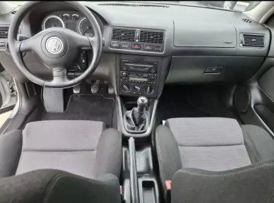 Volkswagen Golf 2003 - 3500 EUR, 182647 km - AUTO.MOTO.pt - 182647km - foto 4 de 8