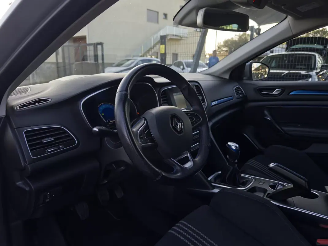 Renault Mégane Sport Tourer 2016 - 13990 EUR, 163000 km - AUTO.MOTO.pt - 163000km - foto 22 de 47