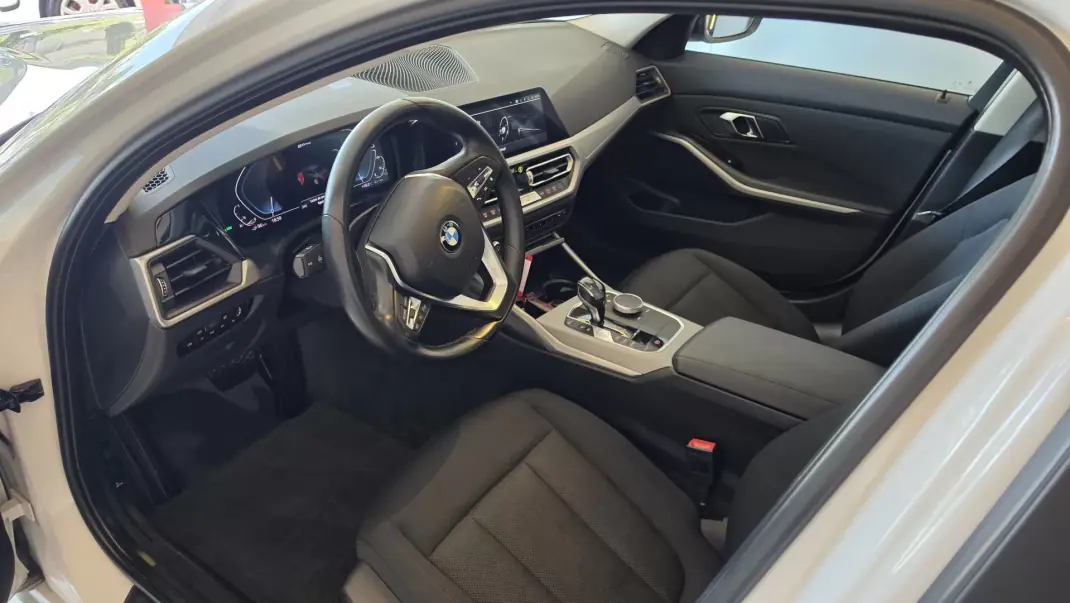 BMW 330 2019 - 22900 EUR, 111028 km - AUTO.MOTO.pt - 111028km - foto 6 de 54