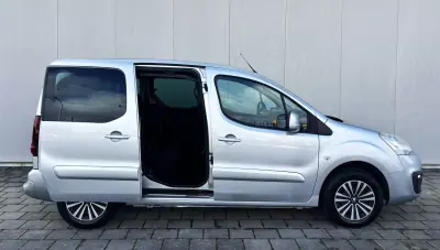 Peugeot Partner 2018 - 14900 EUR, 140000 km - AUTO.MOTO.pt - 140000km - foto 8 de 37