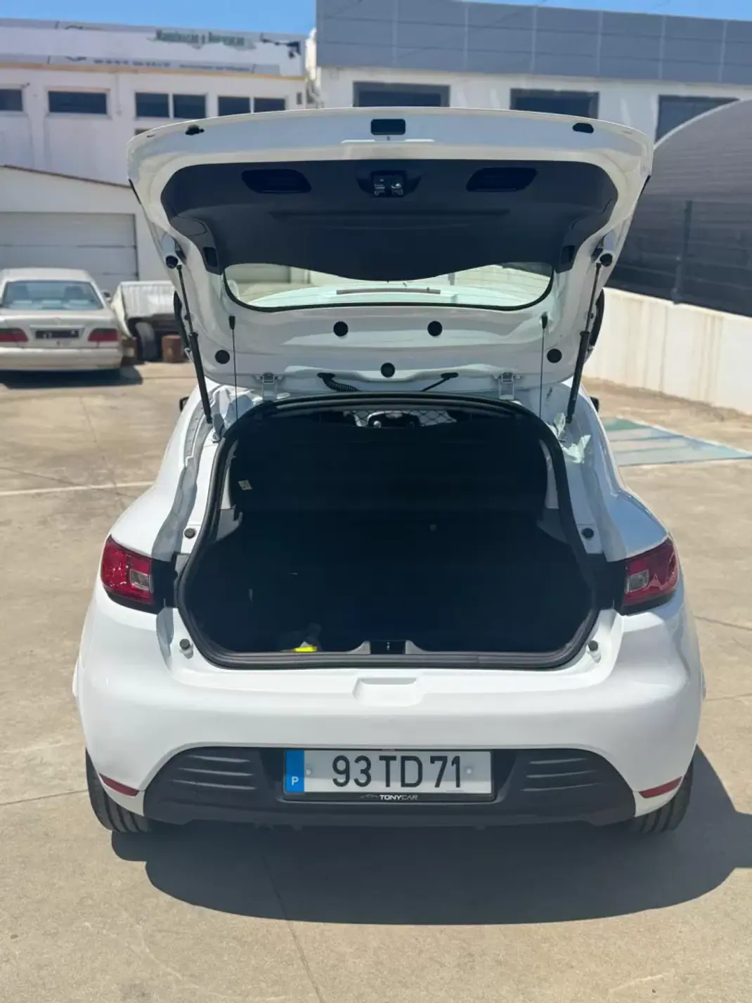 Renault CLIO 1.5DCI AC 2017 - 10455 EUR, 176000 km - AUTO.MOTO.pt - 176000km - foto 4 de 8