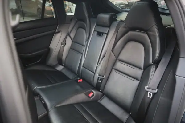Porsche Panamera Sport Turismo 2019 - 67480 EUR, 97640 km - AUTO.MOTO.pt - 97640km - foto 7 de 71