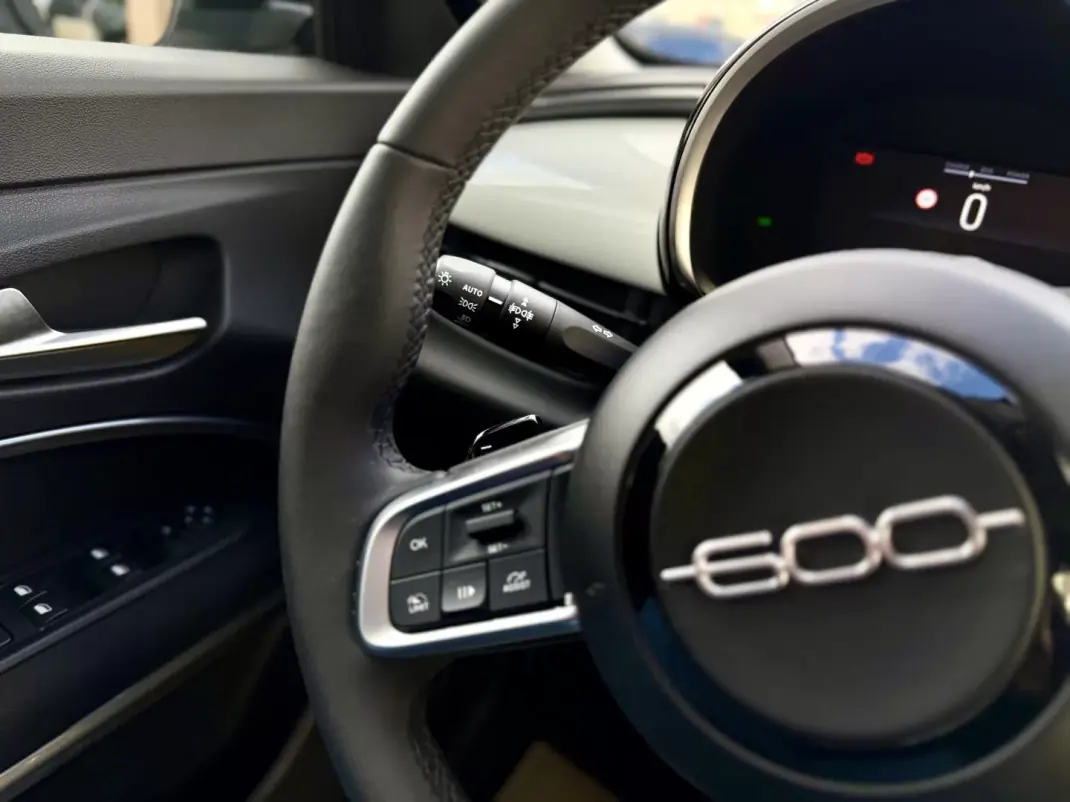 Fiat 600 2025 - 20950 EUR, 6000 km - AUTO.MOTO.pt - 6000km - foto 18 de 31