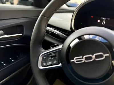 Fiat 600 2025 - 20950 EUR, 6000 km - AUTO.MOTO.pt - 6000km - foto 18 de 31