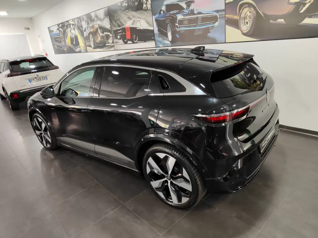 Renault Mégane E-Tech 2022 - 27990 EUR, 40000 km - AUTO.MOTO.pt - 40000km - foto 24 de 47