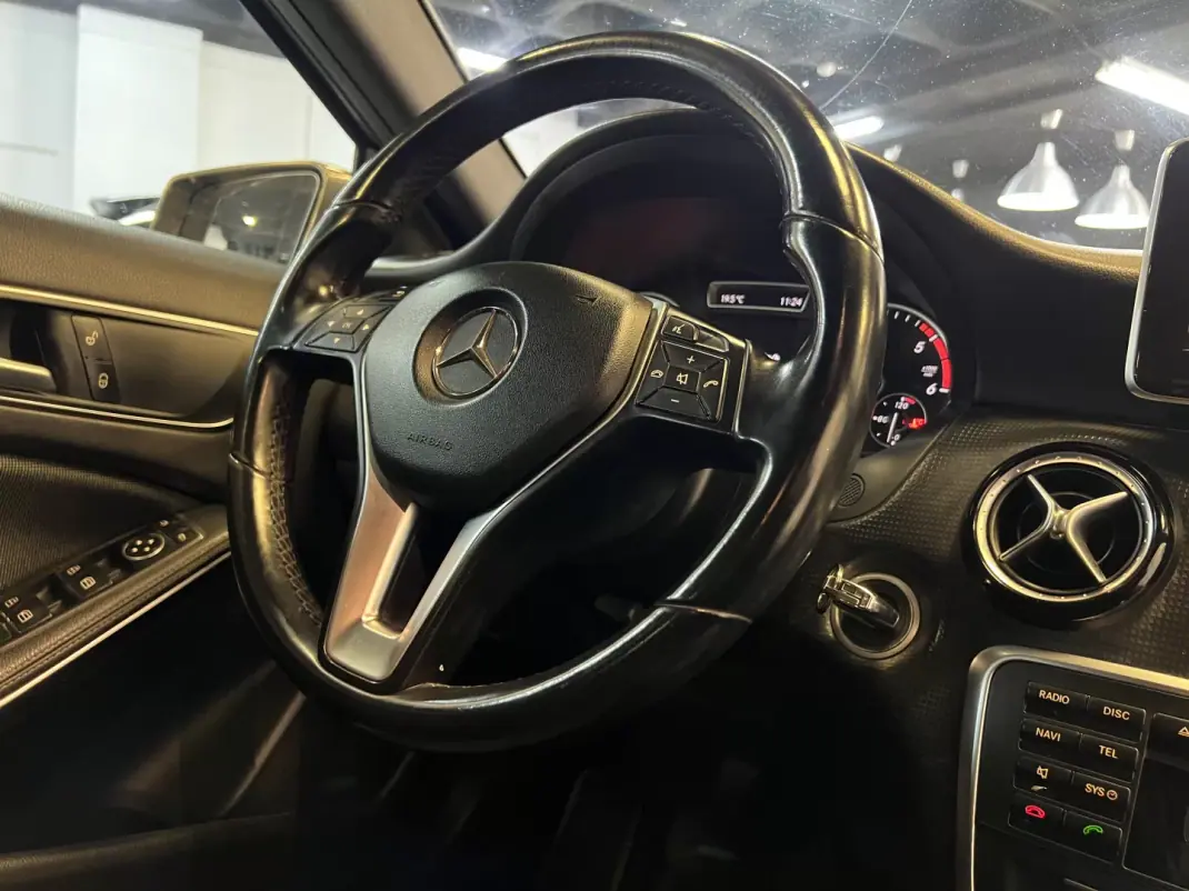 Mercedes-Benz A 180 2013 - 12990 EUR, 180000 km - AUTO.MOTO.pt - 180000km - foto 20 de 36