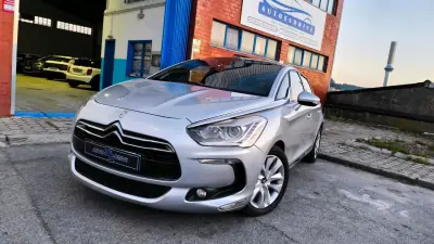 Citroën DS5 2012 - 10900 EUR, 184000 km - AUTO.MOTO.pt - 184000km - foto 3 de 17