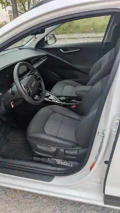 Kia Niro 2024 - 27590 EUR, 20000 km - AUTO.MOTO.pt - 20000km - foto 11 de 12
