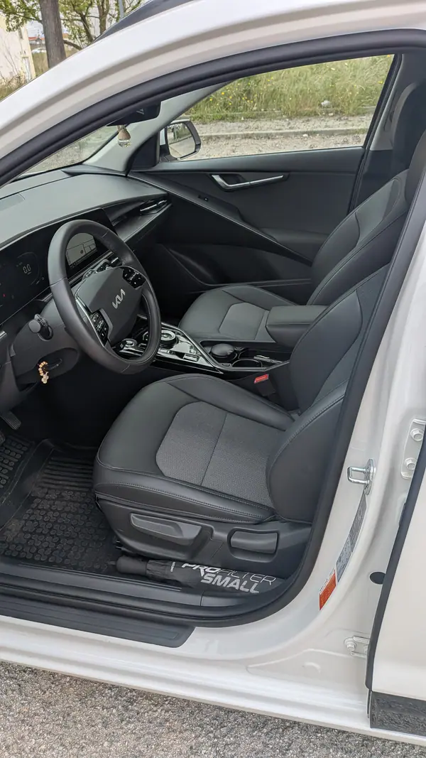 Kia Niro 2024 - 27590 EUR, 20000 km - AUTO.MOTO.pt - 20000km - foto 11 de 12