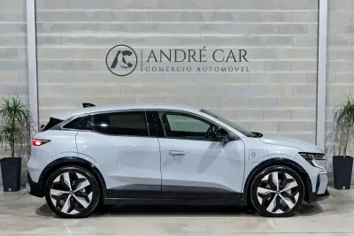 Renault Mégane E-Tech 2023 - 24450 EUR, 60913 km - AUTO.MOTO.pt - 60913km - foto 5 de 47