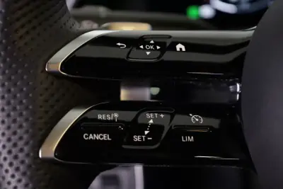 Mercedes-Benz A 180 Limousine 2025 - 39990 EUR, 6272 km - AUTO.MOTO.pt - 6272km - foto 29 de 47