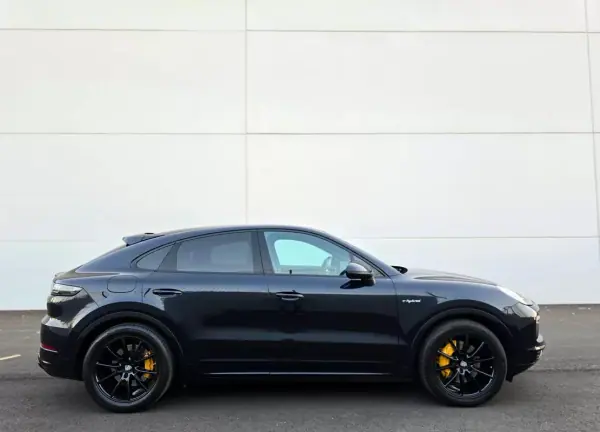 Porsche Cayenne Coupé 2021 - 82000 EUR, 57000 km - AUTO.MOTO.pt - 57000km - foto 5 de 36
