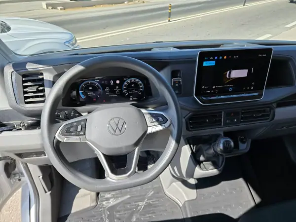 VW Crafter 2.0 TDI L3H3 IVA Dedutível 2025 - 29950 EUR, 61212 km - AUTO.MOTO.pt - 61212km - foto 6 de 10