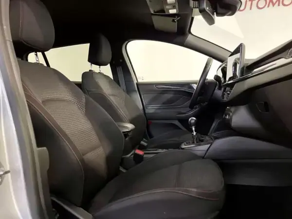 Ford Focus SW 2023 - 18750 EUR, 88000 km - AUTO.MOTO.pt - 88000km - foto 17 de 33