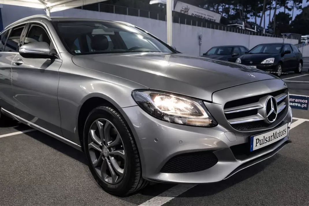 Mercedes-Benz C 200 2015 - 15900 EUR, 234700 km - AUTO.MOTO.pt - 234700km - foto 6 de 8
