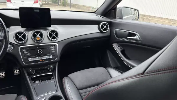 Mercedes-Benz CLA 200 2017 - 21800 EUR, 181000 km - AUTO.MOTO.pt - 181000km - foto 22 de 55