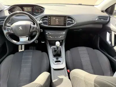 Peugeot 308 SW 2015 - 9900 EUR, 107000 km - AUTO.MOTO.pt - 107000km - foto 16 de 29