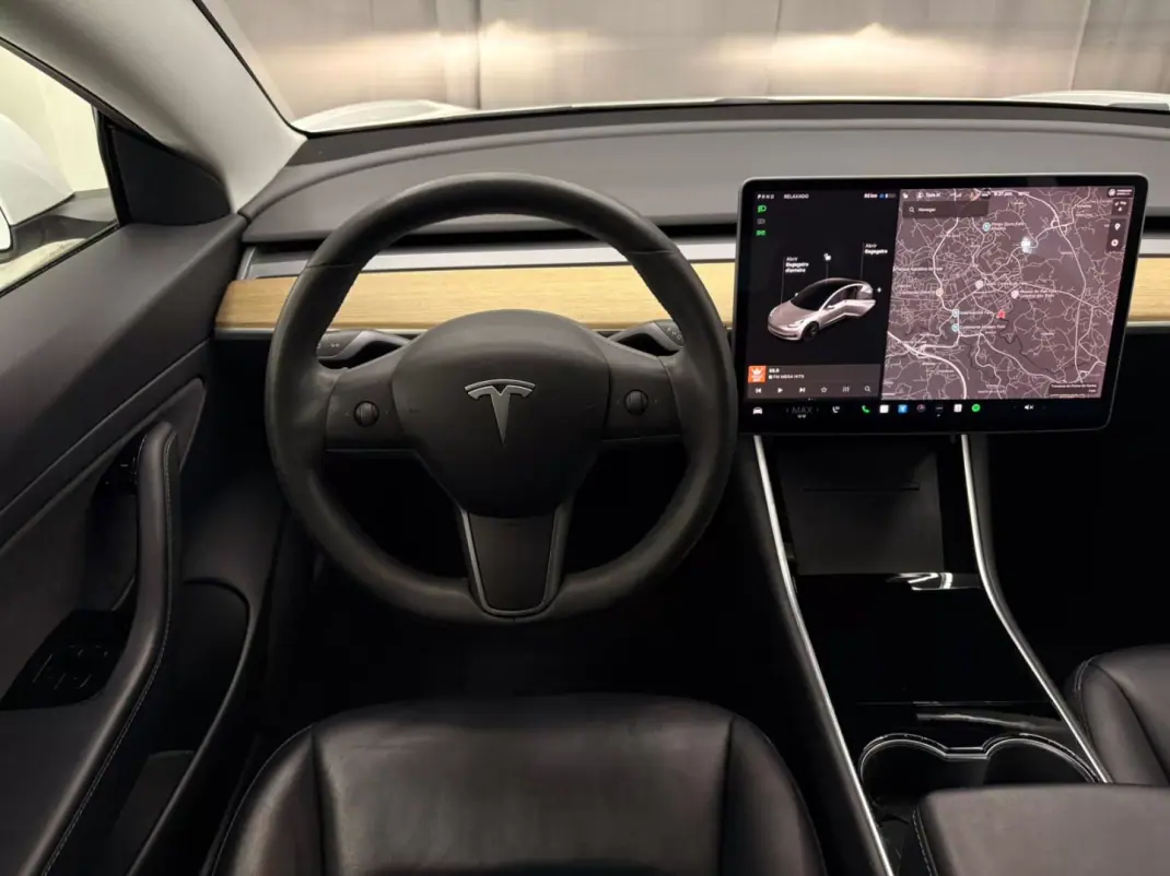 Tesla Model 3 2020 - 21500 EUR, 122000 km - AUTO.MOTO.pt - 122000km - foto 15 de 19