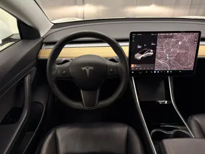 Tesla Model 3 2020 - 21500 EUR, 122000 km - AUTO.MOTO.pt - 122000km - foto 15 de 19